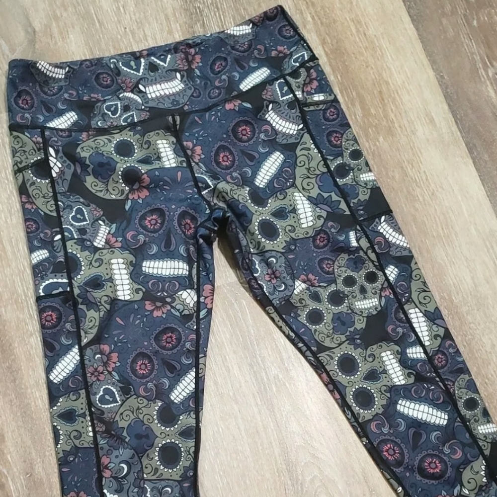 CVG Candy Skull Capri Leggings XL